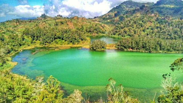 Telaga Warna Lake in Dieng