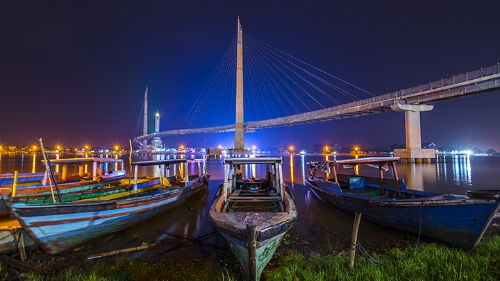 Jembatan Pedestrian Batanghari