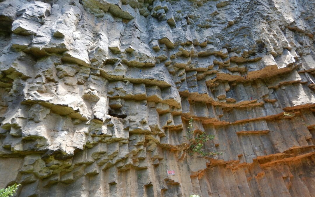 Batu Dinding Kilo Tiga Cliff